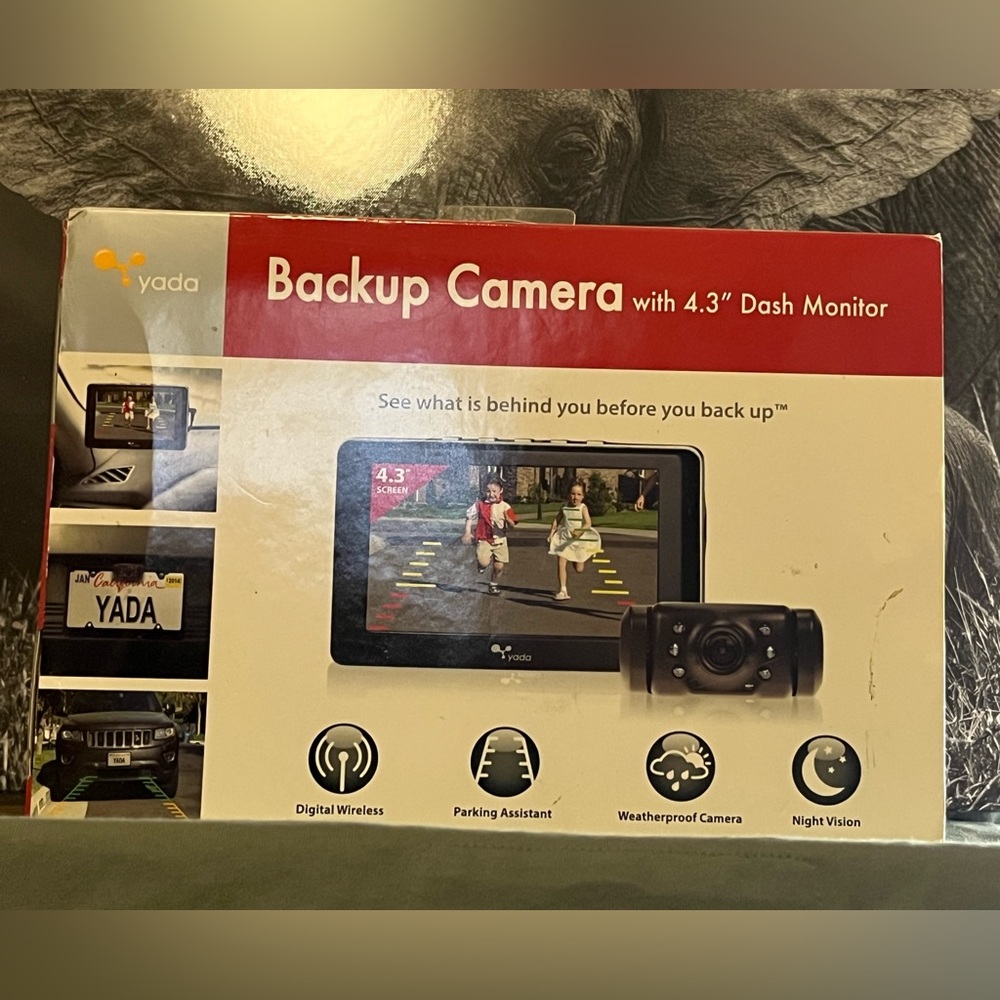Yada backup Cam with 4.3” inc Dash monitor.